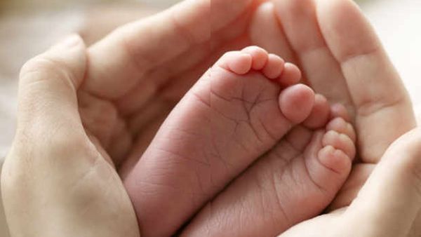 സ്ത്രീകൾക്കും അവിവാഹിതരായ പുരുഷൻമാർക്കും ശിശുപരിചരണത്തിന് 730 ദിവസത്തെ അവധി; കേന്ദ്രമന്തി