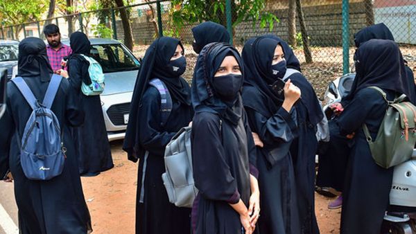 53 ശതമാനം സ്ഥാപനങ്ങളും വ്യാജം; രാജ്യത്തെ ഞെട്ടിച്ച് ന്യൂനപക്ഷ സ്‌കോളര്‍ഷിപ്പ് കുംഭകോണം