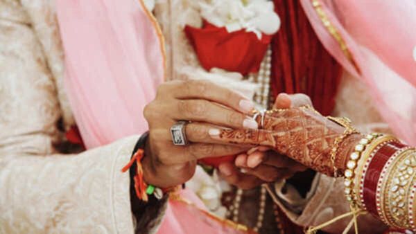 10 വയസ്സുകാരിയുടെ അന്ത്യാഭിലാഷം, കാമുകനുമായി വിവാഹം നടത്തി മാതാപിതാക്കള്‍, വൈറല്‍