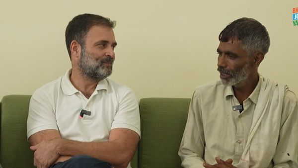 'രാഹുൽ എന്ന് വിളിച്ചാൽ മതി, സാർ എന്ന് വിളിക്കേണ്ട'; വിരുന്നിനിടെ പച്ചക്കറി വിൽപ്പനക്കാരനോട് രാഹുൽ