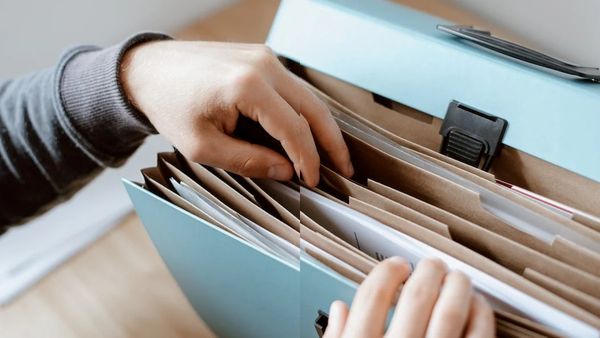 സർവീസ് ബുക്ക് ഒളിപ്പിച്ച കേസ്: വിരമിച്ചവർ ഉൾപ്പെടെ അഞ്ച് ഉദ്യോഗസ്ഥരെ ശിക്ഷിച്ച് വിവരാവകാശ കമ്മിഷൻ