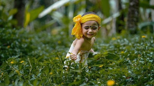 അത്തം പത്ത്, ഇന്ന് തിരുവോണം: പൊന്നിന്‍ തിരുവോണത്തെ ആഘോഷപൂർവ്വം വരവേറ്റ് മലയാളികള്‍