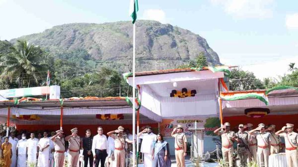 വിഭാഗീയ നീക്കങ്ങൾക്കെതിരെ ജാഗ്രത പാലിക്കണം; മന്ത്രി വിഎൻ വാസവൻ