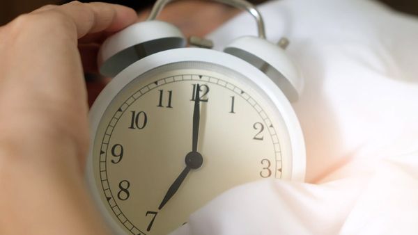 രാത്രി ഏഴ് മണിക്ക് ശേഷം ഇക്കാര്യങ്ങള്‍ ചെയ്ത് നോക്കൂ; ജീവിതം ആകെ മാറിമറിയും