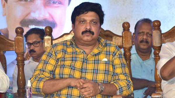 കെബി ഗണേഷ് കുമാർ ഇടഞ്ഞു: ചെയർമാനെ മാറ്റിയ തീരുമാനം ഉടനടി മരവിപ്പിച്ച് പിണറായി വിജയന്‍