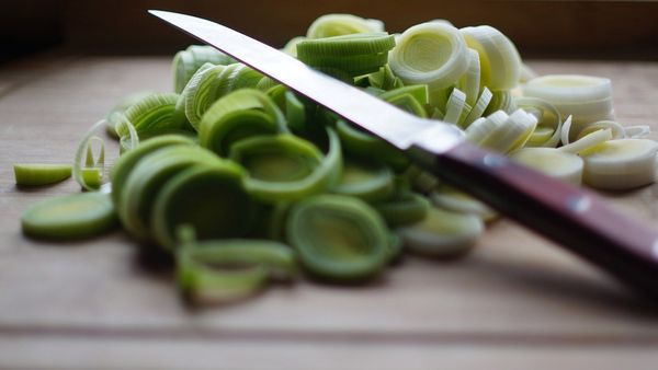 കത്തികള്‍ ഏറെ നേരം സിങ്കിലെ വെള്ളത്തിലിട്ട് വെക്കാറുണ്ടോ..? എങ്കില്‍ ഇക്കാര്യം അറിഞ്ഞിരിക്കണം