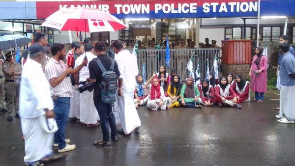 ഫലപ്രഖ്യാപനത്തിന് ശേഷം സംഘര്‍ഷം? കെഎസ്യു പോലീസ് സ്റ്റേഷന്‍ ഉപരോധിച്ചു