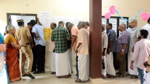 പുതുപ്പള്ളി ഉപതിരഞ്ഞെടുപ്പ്: ആവേശത്തോടെ വോട്ടര്‍മാര്‍; ആദ്യ നാല് മണിക്കൂറിലെ പോളിംഗ് ശതമാനം ഇങ്ങനെ