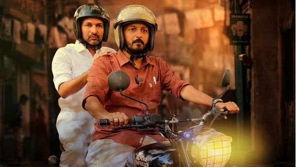 സിപിഎം ആരോപണങ്ങൾക്ക് മറുപടി; പുതുപ്പള്ളിയിലൂടെ ബൈക്ക് യാത്രയുമായി രാഹുലും വിഷ്ണുനാഥും