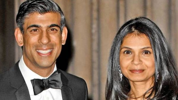 ഡൽഹിയിലെ അക്ഷരധാം ക്ഷേത്രം സന്ദർശിച്ച് ഋഷി സുനക്കും ഭാര്യ അക്ഷതാ മൂർത്തിയും