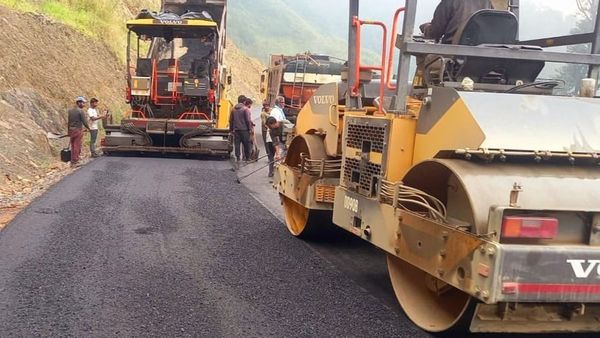 റോഡരികില്‍ കിടന്നുറങ്ങിയ യുവാവിന്റെ തലയിലൂടെ റോഡ് റോളര്‍ കയറിയിറങ്ങി, ദാരുണാന്ത്യം