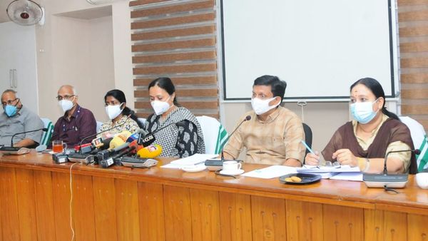 നിപ: കോഴിക്കോട് നിന്നും ആശ്വാസ വാർത്ത, വൈറസ് ബാധ നിയന്ത്രണ വിധേയമാണെന്ന് വീണാ ജോർജ്