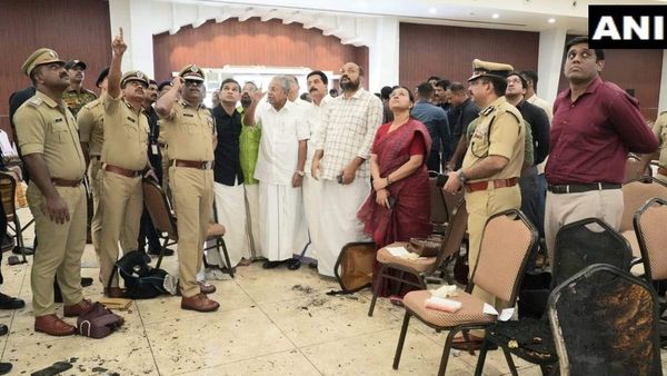 'ഒരു വർഗീയതയോടും വിട്ടുവീഴ്ച ചെയ്യില്ല'; കളമശ്ശേരിയിലെ സ്ഫോടന സ്ഥലം സന്ദർശിച്ച് മുഖ്യമന്ത്രി