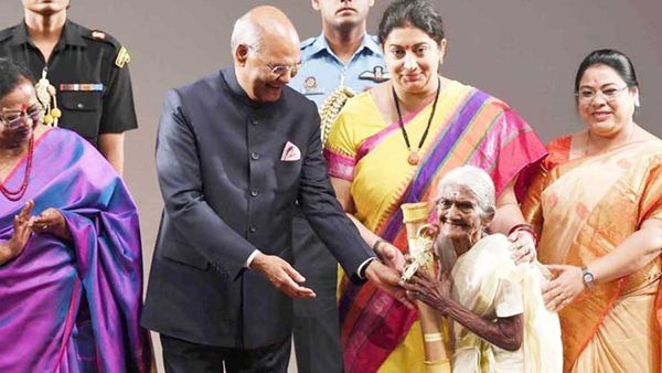 കാർത്യായനിയമ്മ അന്തരിച്ചു: രാജ്യത്തെ ഏറ്റവും പ്രായം കൂടിയ റാങ്കുകാരി, നാരീശക്തി പുരസ്കാര ജേതാവ്
