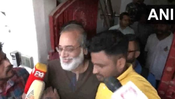 ന്യൂസ് ക്ലിക്ക് സ്ഥാപകൻ പ്രബീർ പുർകായസ്ത അറസ്റ്റിൽ: അനധികൃത വിദേശ ഫണ്ട് സ്വീകരിച്ചെന്ന് പൊലീസ്