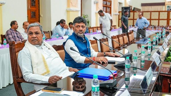 60 ശതമാനം കമ്മീഷന്‍ സര്‍ക്കാര്‍; കര്‍ണാടകയില്‍ വീണ്ടും അഴിമതി? പ്രതിക്കൂട്ടിലായി കോണ്‍ഗ്രസ്