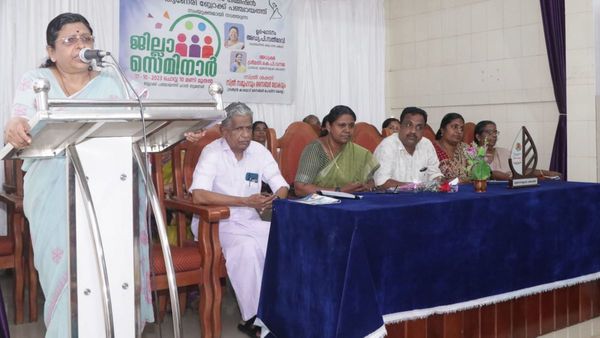 'ആണ്‍കുട്ടികള്‍ക്ക് മാത്രമല്ല, വിവാഹം കഴിക്കാന്‍ പെണ്‍കുട്ടികള്‍ക്കും ജോലി വേണം': വനിതാ കമ്മീഷന്‍