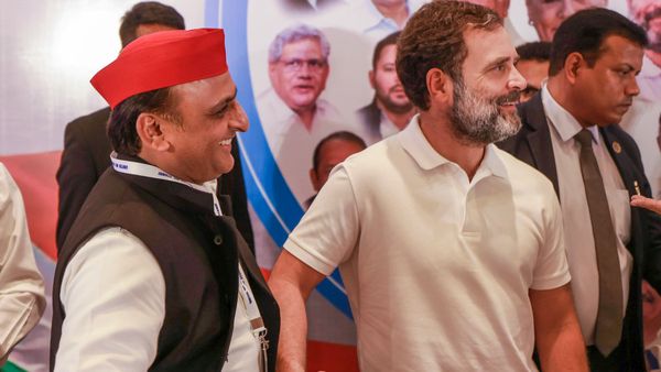 കോണ്‍ഗ്രസുമായി കൈകോര്‍ക്കാം മധ്യപ്രദേശില്‍ സഖ്യത്തിന് തയ്യാറെന്ന് അഖിലേഷ് യാദവ്