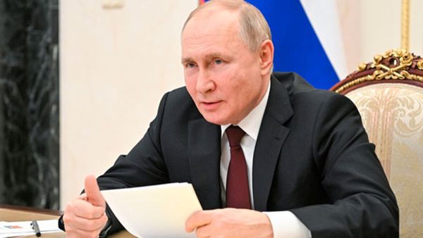 വ്ലാദിമിർ പുടിന് ഹൃദയാഘാതം?, കണ്ടത് തറയില്‍ വീണ് കിടക്കുന്ന നിലയില്‍: പ്രതികരിച്ച് റഷ്യയും