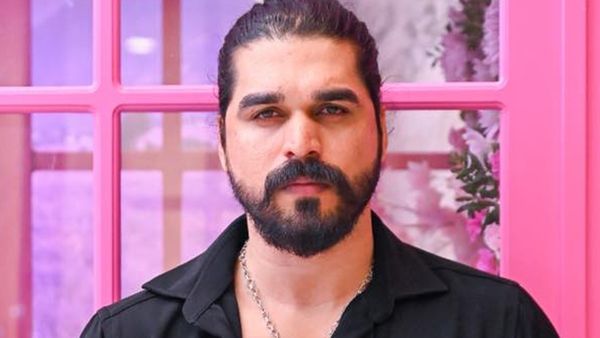 നടന്‍ ഷിയാസ് കരീമിന് ഇടക്കാല ജാമ്യം: അറസ്റ്റ് ചെയ്ത് കോടതിയില്‍ ഹാജരാക്കി ജാമ്യത്തില്‍ വിടണം