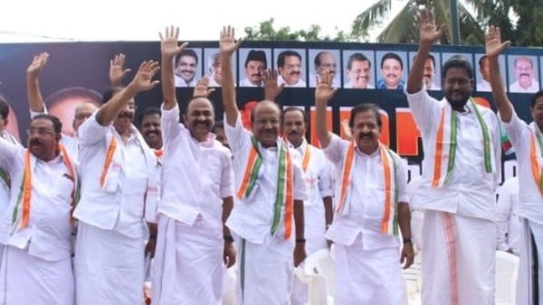 'സര്‍ക്കാരിനെ താഴെയിറക്കില്ല, മുഖ്യമന്ത്രി രാജിവെക്കണം'; യുഡിഎഫിന്റെ സെക്രട്ടറിയേറ്റ് ഉപരോധം തുടങ്ങി