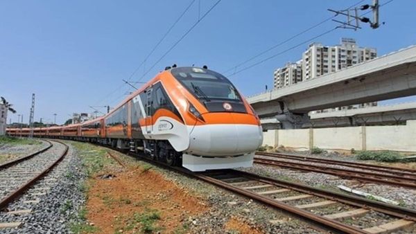 ശബരിമല തീർത്ഥാടനം ആരംഭിക്കുന്നതിന് മുന്നെ വന്ദേ ഭാരതിന് ചെങ്ങന്നൂരില്‍ സ്റ്റോപ്പ്: സന്തോഷമെന്ന് മന്ത്രി