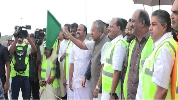 തീരമണിഞ്ഞ് പുതിയ ചരിത്രം: ആദ്യ കപ്പലിന് അതിഗംഭീര വരവേല്‍പ്പ്, അസാധ്യമായി ഒന്നുമില്ലെന്ന് മുഖ്യമന്ത്രി