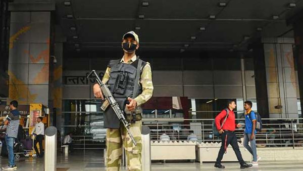 സിഐഎസ്എഫില്‍ ജോലി നേടാന്‍ സുവർണ്ണാവസരം: ശമ്പളം 81100 രൂപ വരെ, ഇപ്പോള്‍ അപേക്ഷിക്കാം