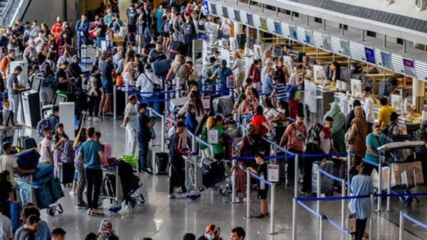 കുടുംബപ്രശ്നം: മകളെ ബന്ദിയാക്കി യുവാവ്, വിമാനത്താവളത്തിന്റെ പ്രവർത്തനം തടസ്സപ്പെട്ടത് 18 മണിക്കൂർ