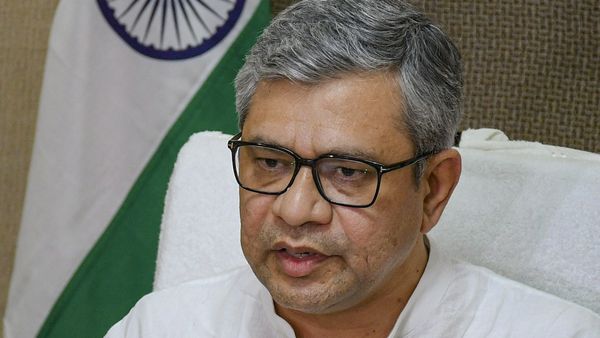 ഡീപ്ഫേക്ക് ദുരുപയോഗം; സോഷ്യൽ മീഡിയ പ്ലാറ്റ്‌ഫോമുകൾക്ക് സർക്കാർ നോട്ടീസ്, നടപടികൾ കടുപ്പിക്കും