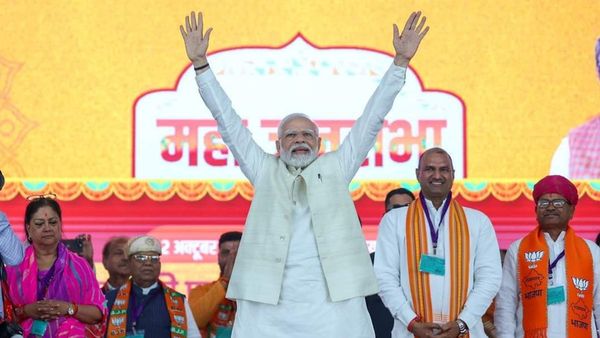 വിദേശത്ത് പോയി വിവാഹം കഴിക്കാതിരിക്കൂ: അഭ്യർത്ഥനയുമായി മോദി, കാരണമിതാണ്