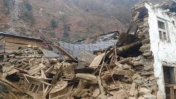 നേപ്പാളില്‍ ഇന്നലെയുണ്ടായത് ശക്തമായ ഭൂകമ്പം; 125 മരണം, രക്ഷാപ്രവര്‍ത്തനം തുടരുന്നു