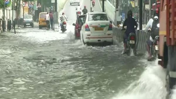 ചെന്നൈയില്‍ കനത്ത മഴ; സ്‌കൂളുകള്‍ക്ക് ഇന്ന് അവധി, ഓറഞ്ച് അലര്‍ട്ട്