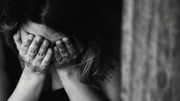 സഹായത്തിന് നിലവിളിച്ച് യുവതി; മദ്യം കുടിപ്പിച്ച് കൂട്ട ബലാല്‍സംഗം... സ്ത്രീ ഉള്‍പ്പെടെ അറസ്റ്റില്‍