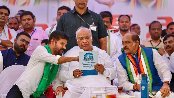 തെലങ്കാനയിൽ വാഗ്‌ദാന പെരുമഴ തീർത്ത് കോൺഗ്രസ്; പ്രകടന പത്രിക പുറത്ത്  