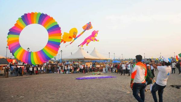 ബേപ്പൂരിലേക്ക് വരൂ: നേവിയുടെ അഭിമാനമായ ഐഎന്‍സ് കാബ്രയും ആര്യമാനും സന്ദർശിക്കാം