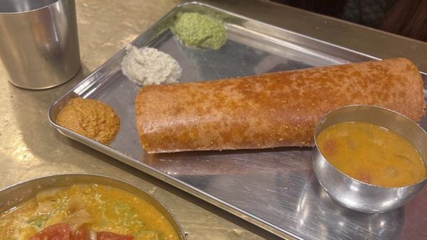 കഴിച്ചത് രണ്ട് ദോശയും ഇഡലിയും, ബില്ലോ 1000 രൂപ!  ദോശയുടെ ചിത്രമുൾപ്പെടെ യുവാവിന്റെ പോസ്റ്റ്..വൈറൽ