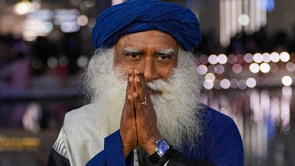 ‘ഹിന്ദുസ്ഥാൻ ഹിന്ദിയുടെ നാടല്ല, ഹിന്ദുക്കളുടെ നാട്'; ഇന്ത്യയിൽ എല്ലാ ഭാഷകൾക്കും തുല്യ അവകാശമെന്ന് സദ്ഗുരു