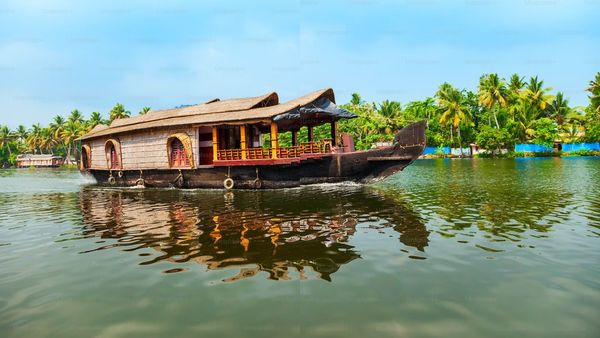 കുറഞ്ഞ ചെലവിലൊരു അത്യുഗ്രൻ കായൽ കാഴ്ച, പോകാം അഷ്ടമുടിയിലേക്ക്; പാക്കേജുമായി കെഎസ്ആർടിസി