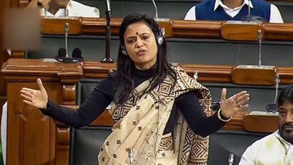 ചോദ്യത്തിന് കോഴ ആരോപണം; മഹുവ മൊയ്ത്രയ്ക്ക് തിരിച്ചടി, ലോക്‌സഭയിൽ നിന്ന് പുറത്താക്കി