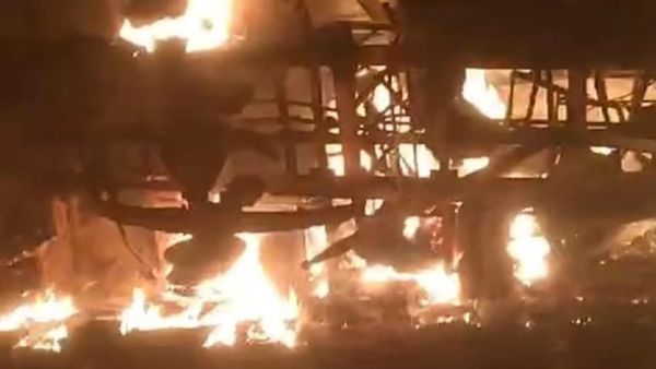 മധ്യപ്രദേശില്‍ ബസിന് തീപിടിച്ച് 13 പേർ മരിച്ചു: ഫിറ്റ്നസും ഇന്‍ഷൂറന്‍സും ഇല്ലാത്ത ബസ് ബിജെപി നേതാവിന്റേത്