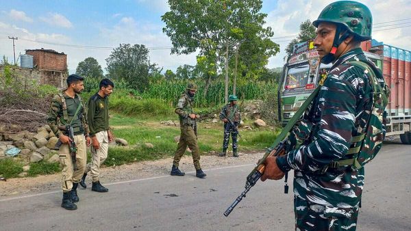 പൂഞ്ചില്‍ സൈനിക വാഹനങ്ങള്‍ക്ക് നേരെ ഭീകരാക്രമണം; 3 സൈനികര്‍ക്ക് വീരമൃത്യു