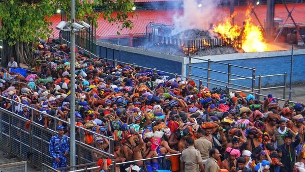 ശബരിമലയിൽ ഭക്തജന പ്രവാഹം; ഇന്ന് പുലർച്ചെ മാത്രം പതിനെട്ടാം പടി കയറിയത് 21,000 തീർത്ഥാടകർ
