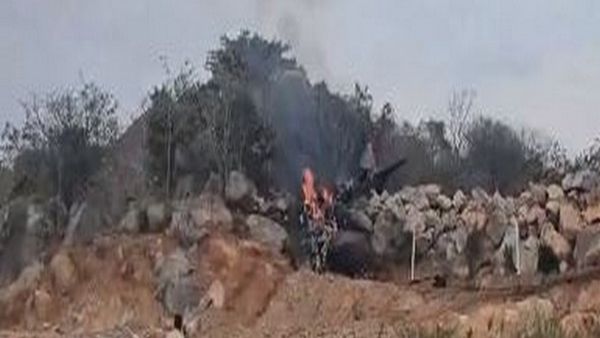 തെലങ്കാനയില്‍ പരിശീലന വിമാനം തകര്‍ന്ന് അപകടം; വ്യോമസേനയുടെ രണ്ട് പൈലറ്റുമാര്‍ മരിച്ചു