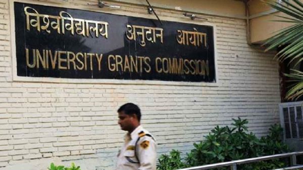 എംഫില്‍ ബിരുദത്തിന് അംഗീകാരമില്ലെന്ന് യുജിസി; 'വിദ്യാര്‍ത്ഥികള്‍ അഡ്മിഷന്‍ എടുക്കരുത്'