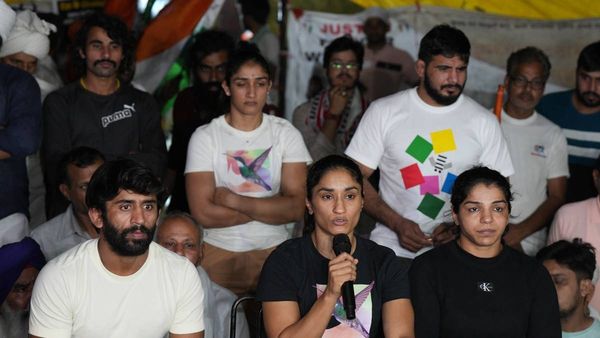 ഗുസ്തി ഫെഡറേഷൻ നടത്തിപ്പിനായി പാനൽ രൂപീകരിക്കണം; ഒളിമ്പിക് അസോസിയേഷനോട് കേന്ദ്രം