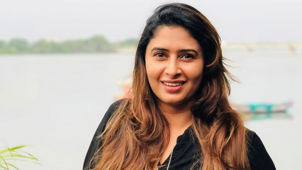 ആകെയുള്ള രണ്ട് കപ്പലില്‍ എങ്ങനെ ലക്ഷദ്വീപ് ടൂറിസം നടത്തും, ഹെലികോപ്ടറും പരിതാപകരം: ഐഷ സുല്‍ത്താന