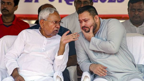 നിതീഷ് കുമാറിന്റെ ആസ്‌തി 1.6 കോടി; കടത്തിവെട്ടി തേജസ്വി യാദവ്, 7.68 കോടിയുടെ സ്വത്ത്..!