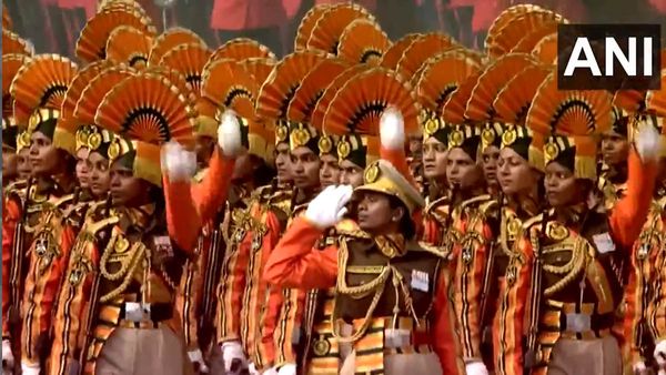 നാരീശക്തി വിളിച്ചോതി റിപ്പബ്ലിക് ദിന പരേഡ്; ചരിത്രത്തില്‍ ആദ്യം, രാജ്യം ആഘോഷനിറവില്‍