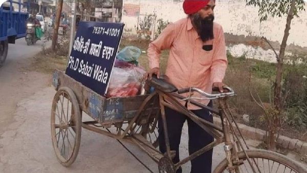 പ്രൊഫസർ ജോലി ഉപേക്ഷിച്ച് പച്ചക്കറി വിൽപനയുമായി പിഎച്ച്ഡിക്കാരൻ; കാരണം വെളിപ്പെടുത്തിയത് ഇങ്ങനെ...